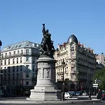 Hotel Celeste Batignolles Montmartre
